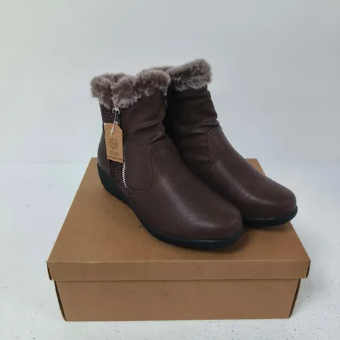 JO & JOE BASIL BROWN FUR-LINED ANKLE BOOTS – UK 4