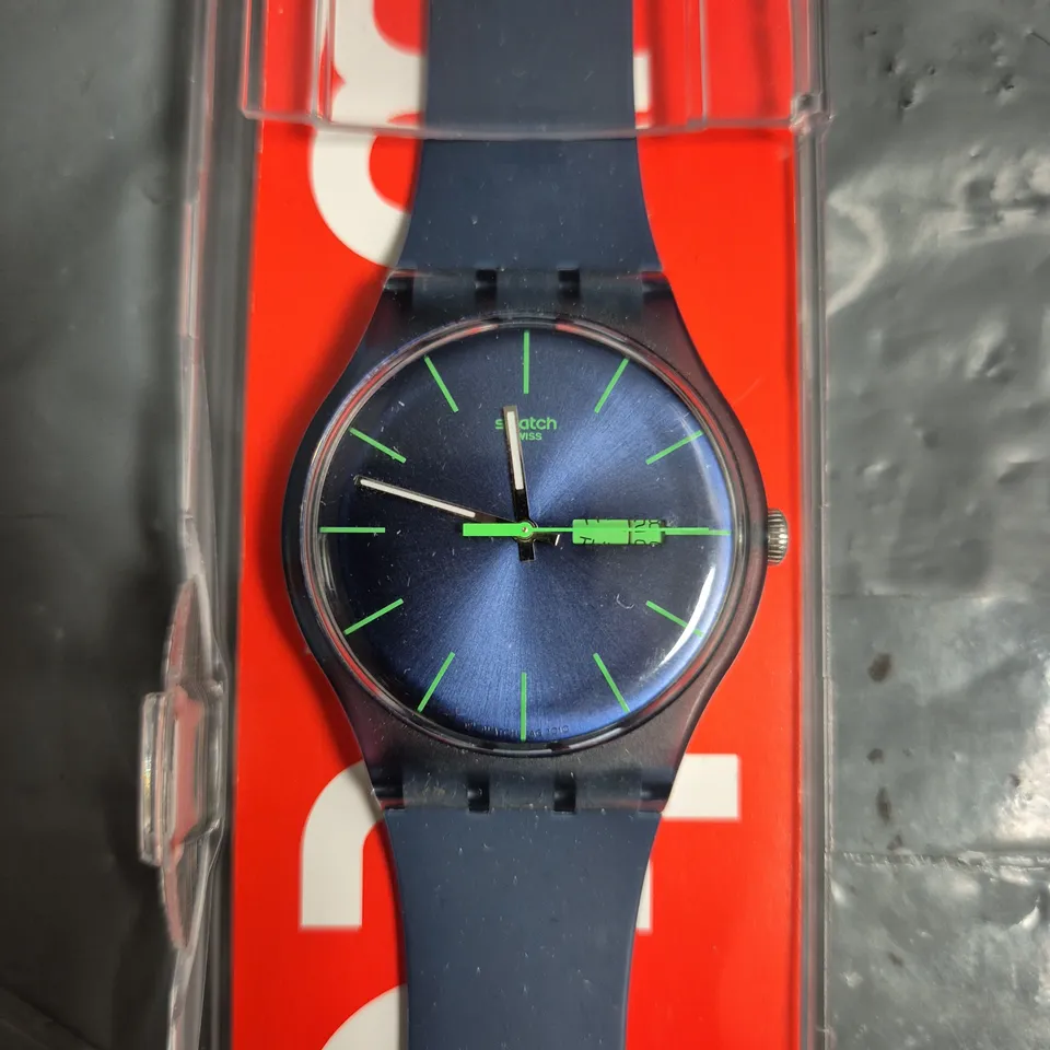 SWATCH NUMBERLESS DIAL WATCH IN NAVY