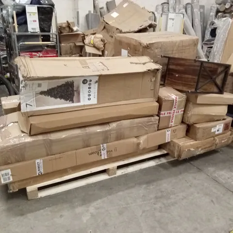 PALLET OF ASSORTED FURNITURE AND FURNITURE PARTS TO INCLUDE; BEDSIDE TABLES, CHRISTMAS TREES, SOFA PARTS ETC