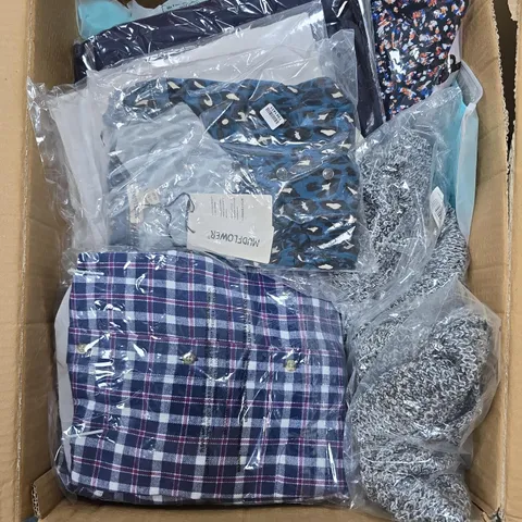 LARGE BOX OF ASSORTED CLOTHING TO INCLUDE -  SHIRTS - T-SHIRTS - JUMPERS 