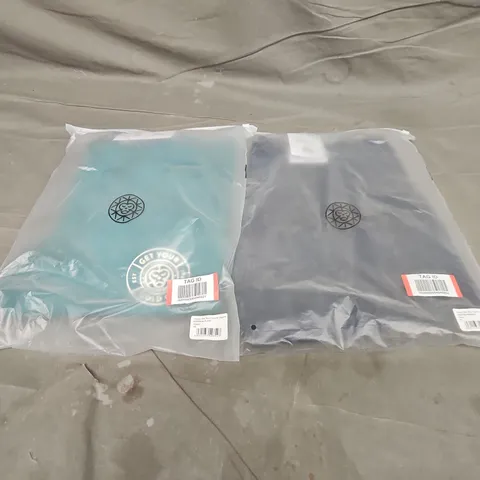 APPROXIMATELY 19 ASSORTED BAGGED CLOTHING ITEMS IN VARIOUS SIZES TO INCLUDE MENS GET YOUR COLD ON SHORTS IN NAVY & UNISEX GET YOUR COLD ON JOGGERS IN GREEN