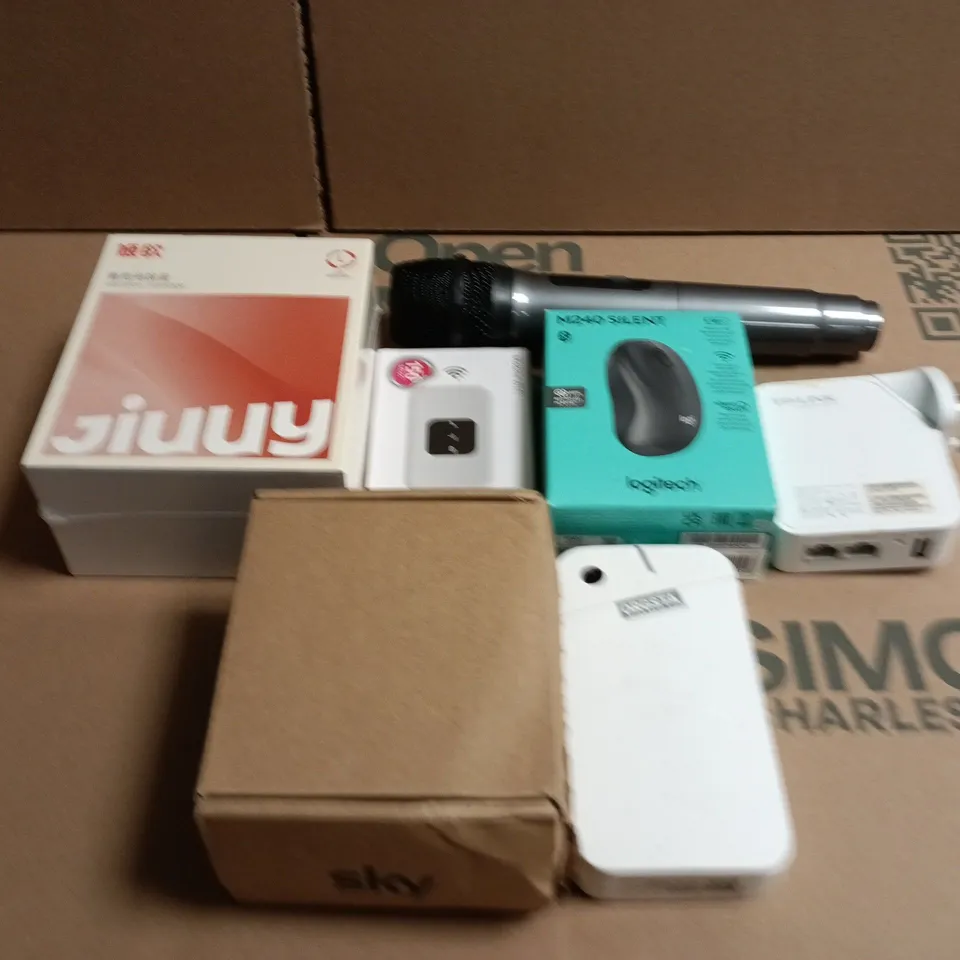 PPROX 10 ASSORTED ELECTRICAL ITEMS TO INCLUDE LOGITECH WIRELESS MOUSE (BOXED) + MICROPHONE & USB ACCESSORIES 