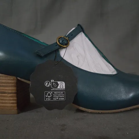 BOXED PAIR OF JOANIE BLOCK HEEL SHOES IN TEAL UK SIZE 8