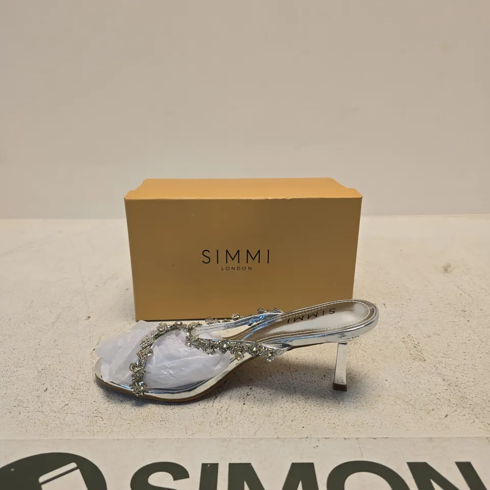 SIMMI LONDON MARTINA-12 SILVER MIRROR SANDALS – UK 5