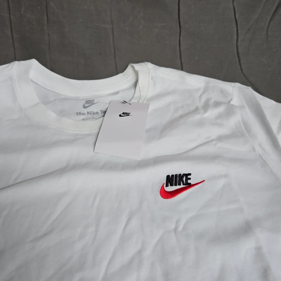 NIKE LOGO CASUAL TEE SIZE M