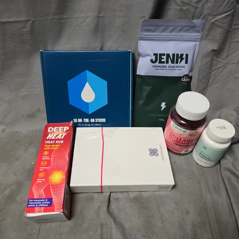 APPROXIMATELY 12 ASSORTED VITAMIN/HEALTH AID PRODUCTS TO INCLUDE LIQUID IV STICKS, DEEP HEAT, COLLAGEN GUMMIES, ETC - COLLECTION ONLY