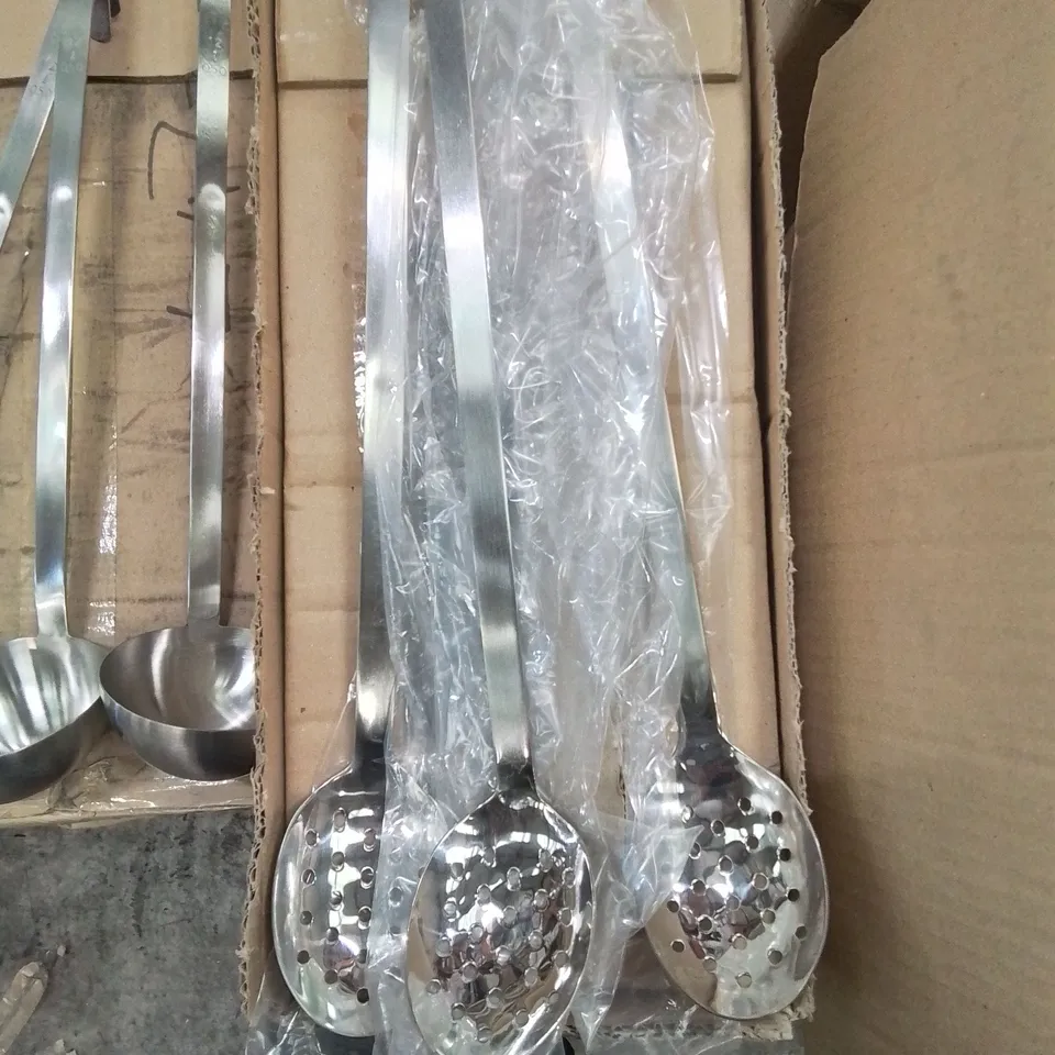 PALLET CONTAINING VARIOUS COOKING UTENSILS TO INCLUDE,APPROXIMATELY 80 16OZ LADLES, 160 SLOTTED SERVING SPOONS, 40 FISH SLICES, 96 METAL WHISKS AND 160 21OZ LADELS