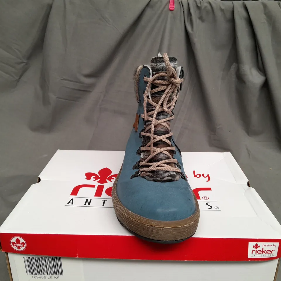 BOXED PAIR OF RIEKER FLEECE LINING BOOTS IN BLUE - UK 6