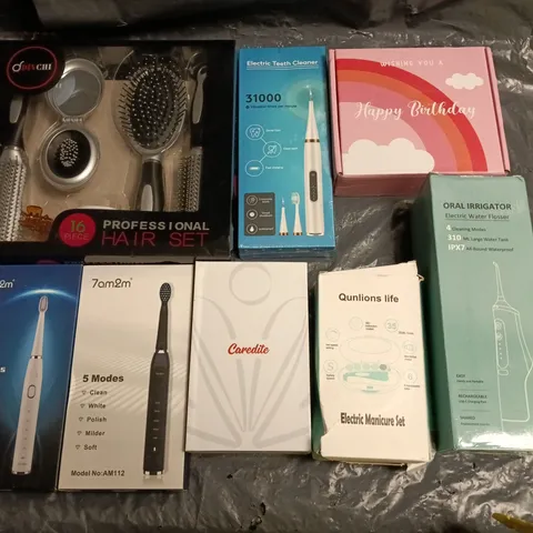 LOT OF APPROXIMATELY 20 ASSORTED HEALTH AND BEAUTY ITEMS TO INCLUDE ORAL IRRIGATOR, ELECTRIC MANICURE SET AND HAIR SET