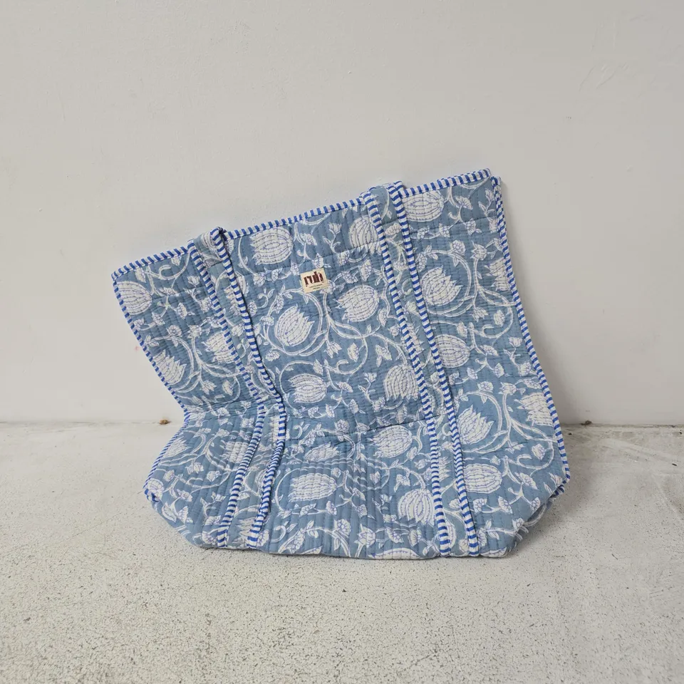 BLUE FLORAL QUILTED RUH CRAFTED BAG
