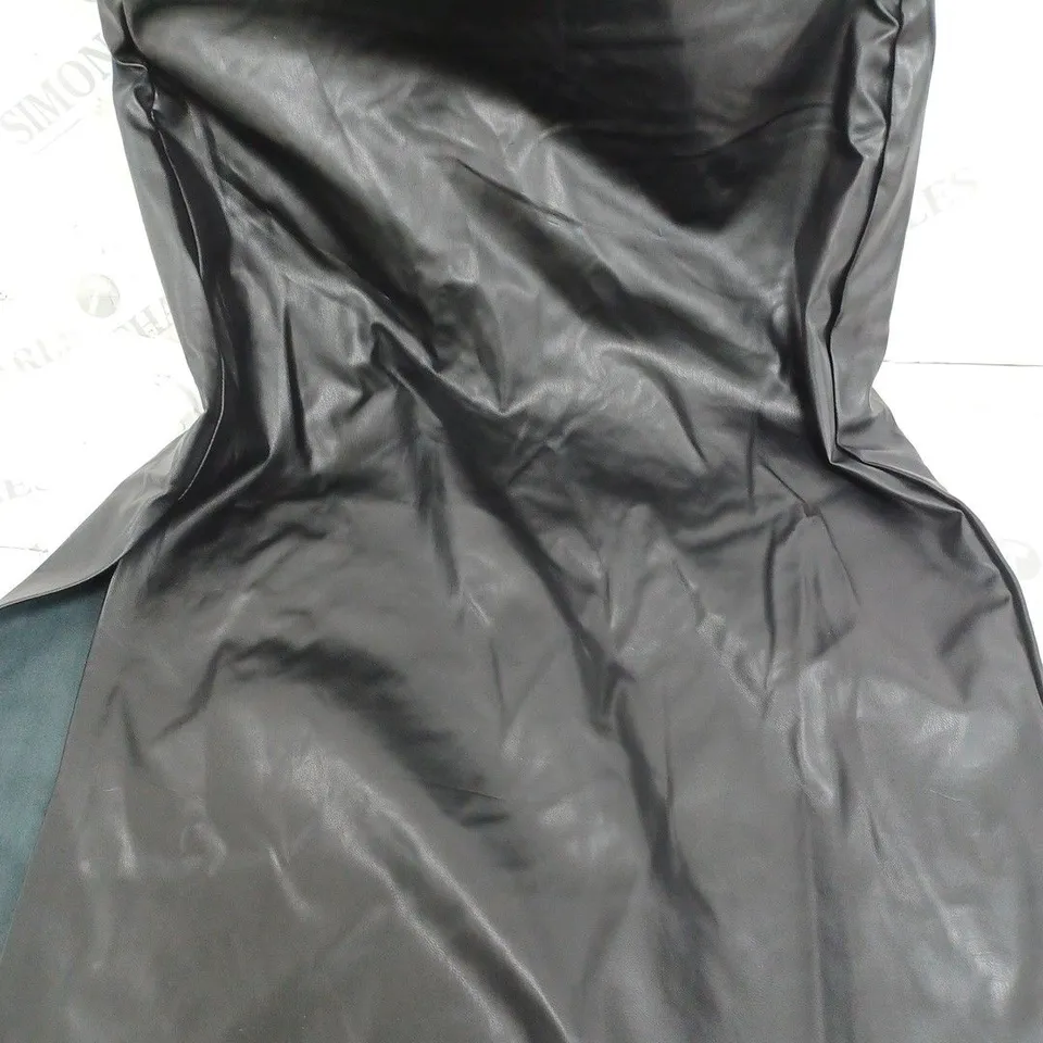 DIVIDED IN BLACK SIZE S
