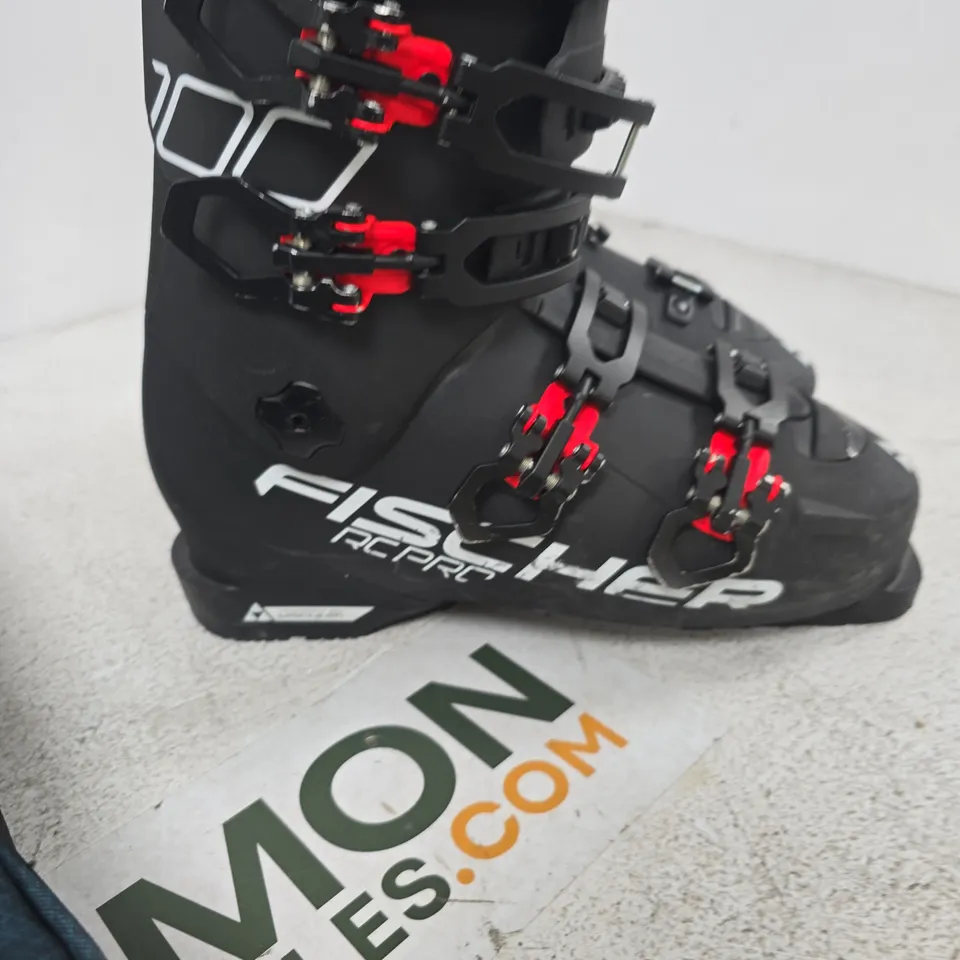 FISCHER RC PRO SKI BOOTS, BLACK WITH RED BUCKLES, EU 27.5