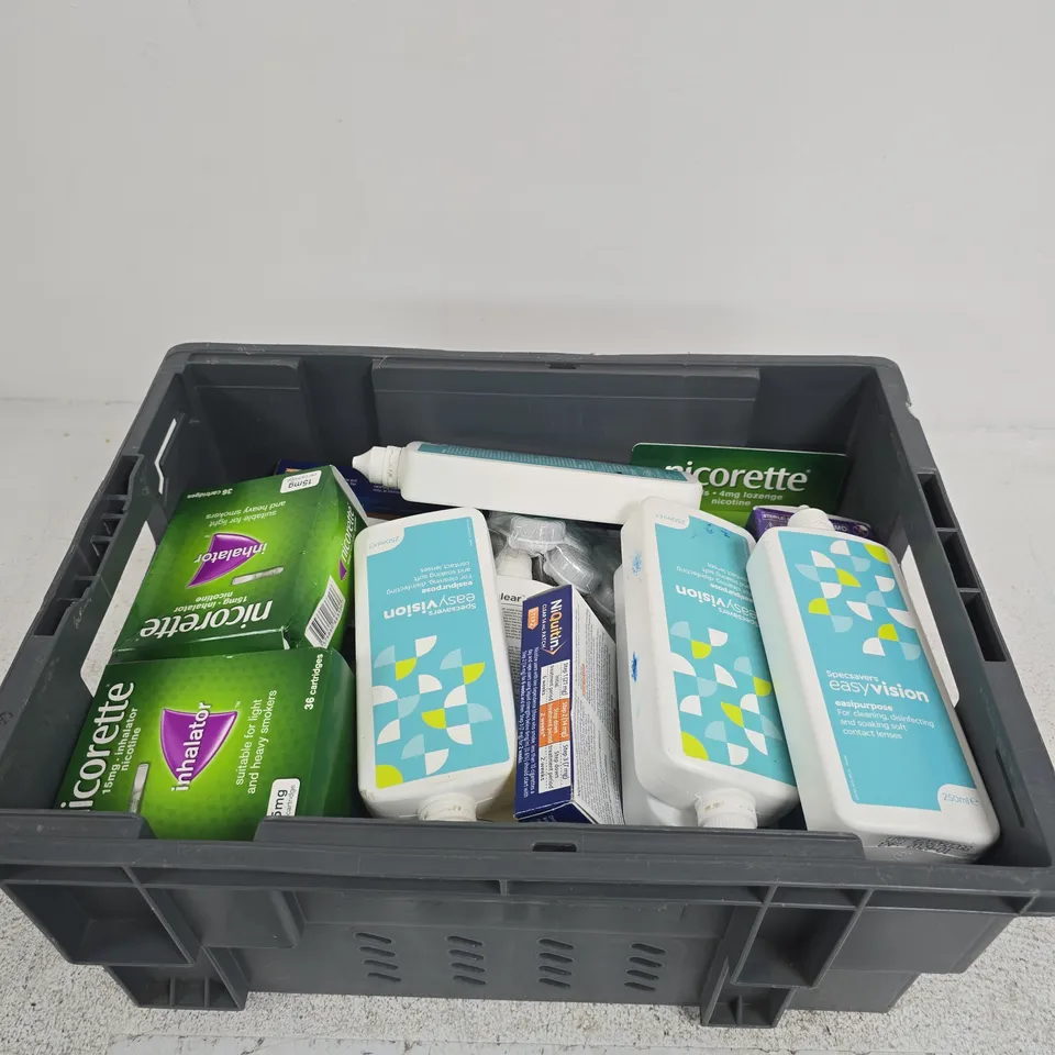 TOTE OF APPROXIMATELY 10 ASSORTED ITEMS INCLUDING SPECSAVERS UNIPURPOSE, AO SEPT PLUS HYDRA GLYDE AND EVERCLEAR REFRESH