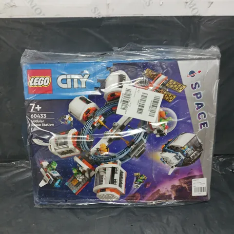 LEGO CITY MODULAR SPACE STATION WITH SPACE SHUTTLE TOY 60433