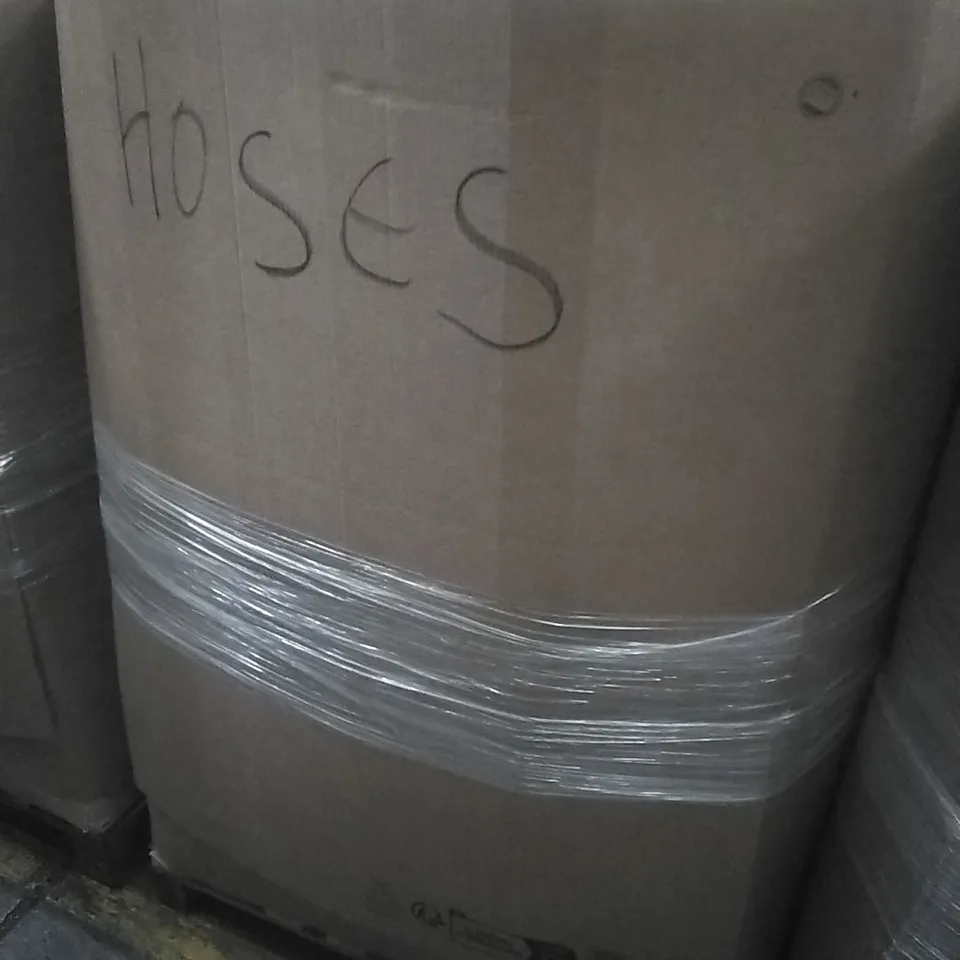 A PALLET CONTAINING A LARGE QUANTITY OF ASSORTED GARDEN HOSES, SWIMMING PRODUCTS ETC