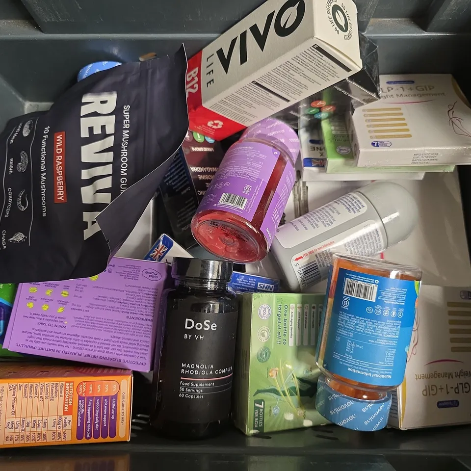 APPROXIMATELY 15 ASSORTED VITAMIN/HEALTH AID PRODUCTS TO INCLUDE VIVO LIFE B12 COMPLEX, BASSETTS VITAMINS, REVIVA WILD RASPBERRY, ETC - COLLECTION ONLY