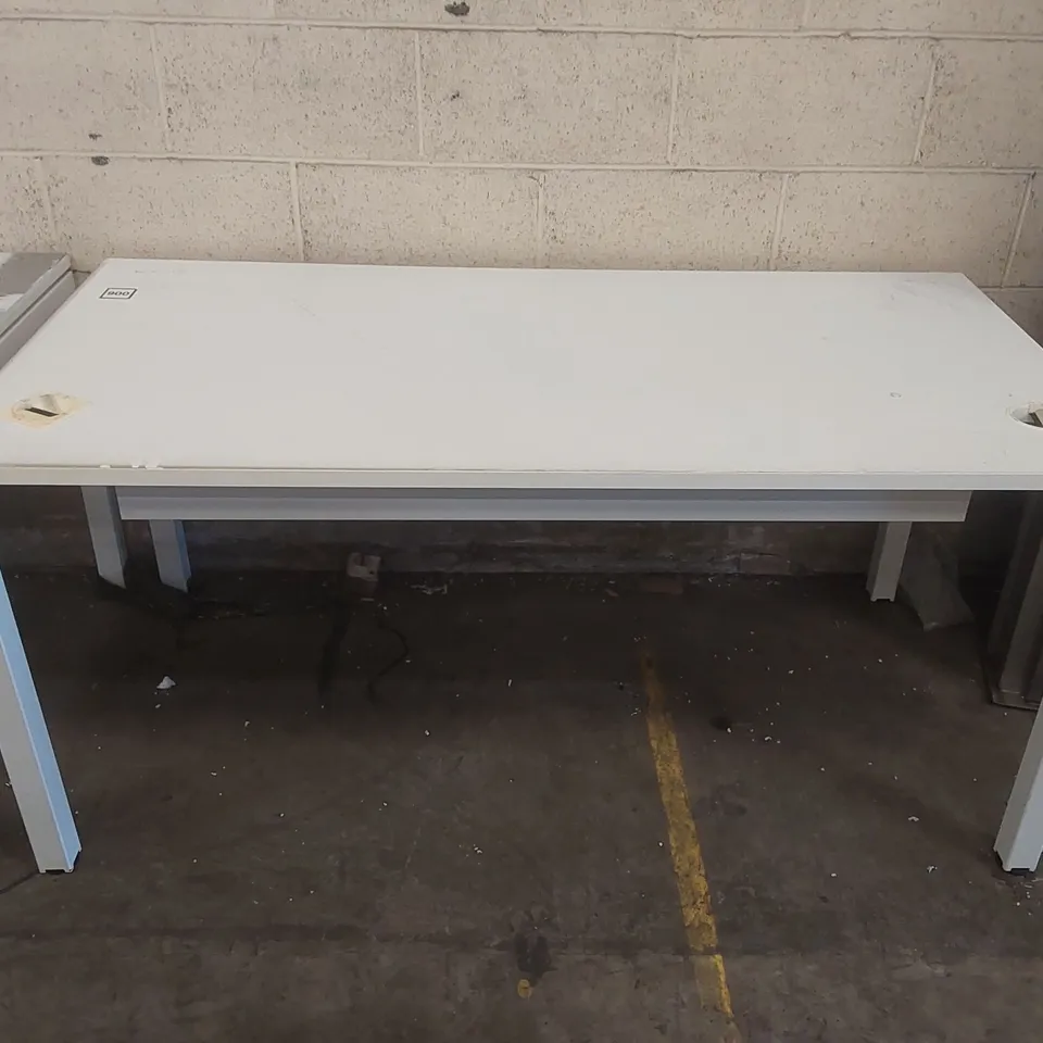 WHITE OFFICE DESK WITH INTEGRATED DRAWER