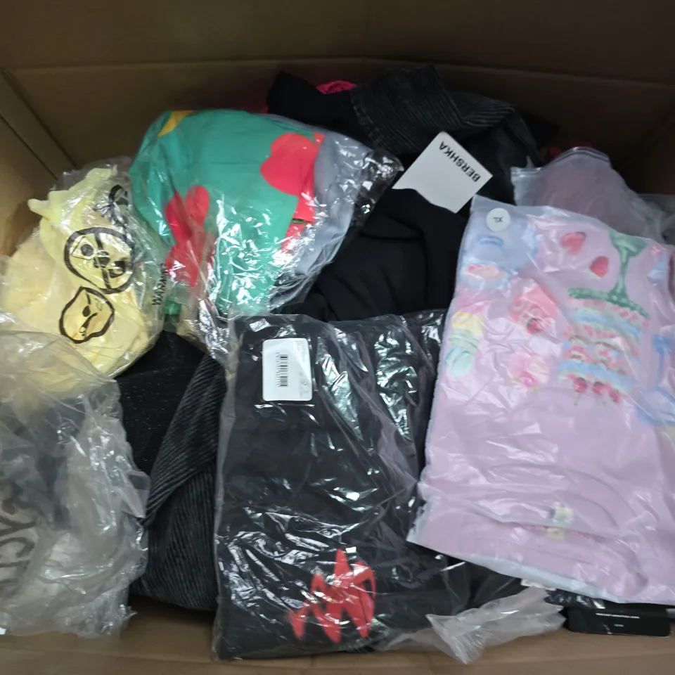 APPROXIMATELY 30 ASSORTED CLOTHING ITEMS IN VARIOUS SIZES, STYLES & COLOURS TO INCLUDE BRANDS SUCH AS QUICKSILVER, BERSHKA, WACOAL, ETC - COLLECTION ONLY