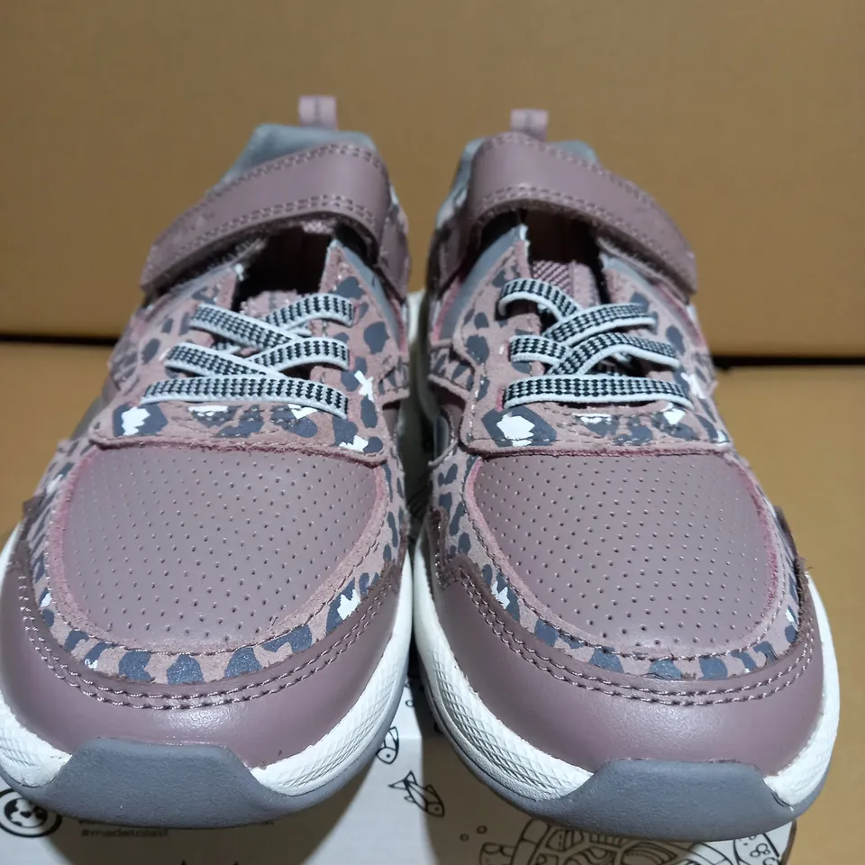 CLARKS CLOWDER RUN PINK LEATHER KIDS TRAINERS F FIT - SIZE 1.5K