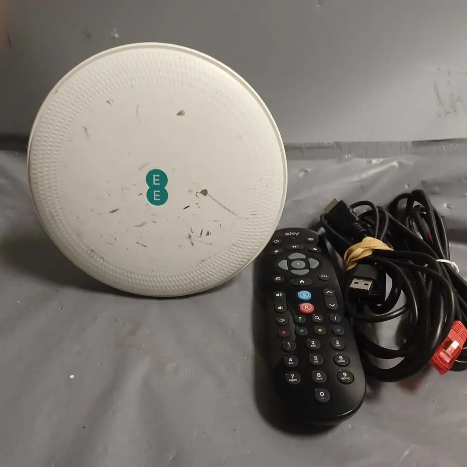 APPROXIMATELY 10 ASSORTED ITEMS TO INCLUDE - EE HUB, SKY REMOTE , ETHERNET CABLE ETC