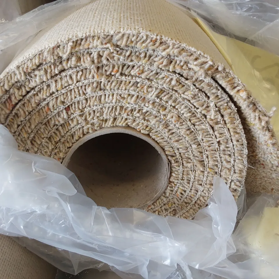 ROLL OF QUALITY STRATHMORE BERBER ROLLING HEATHER CARPET // SIZE: APPROXIMATELY 5 X 4.4m
