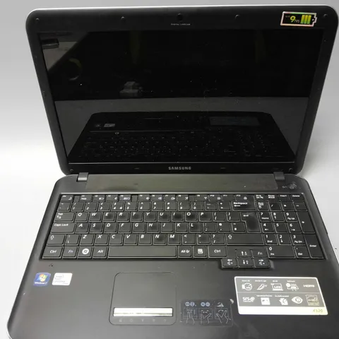 SAMSUNG NP-X520 LAPTOP