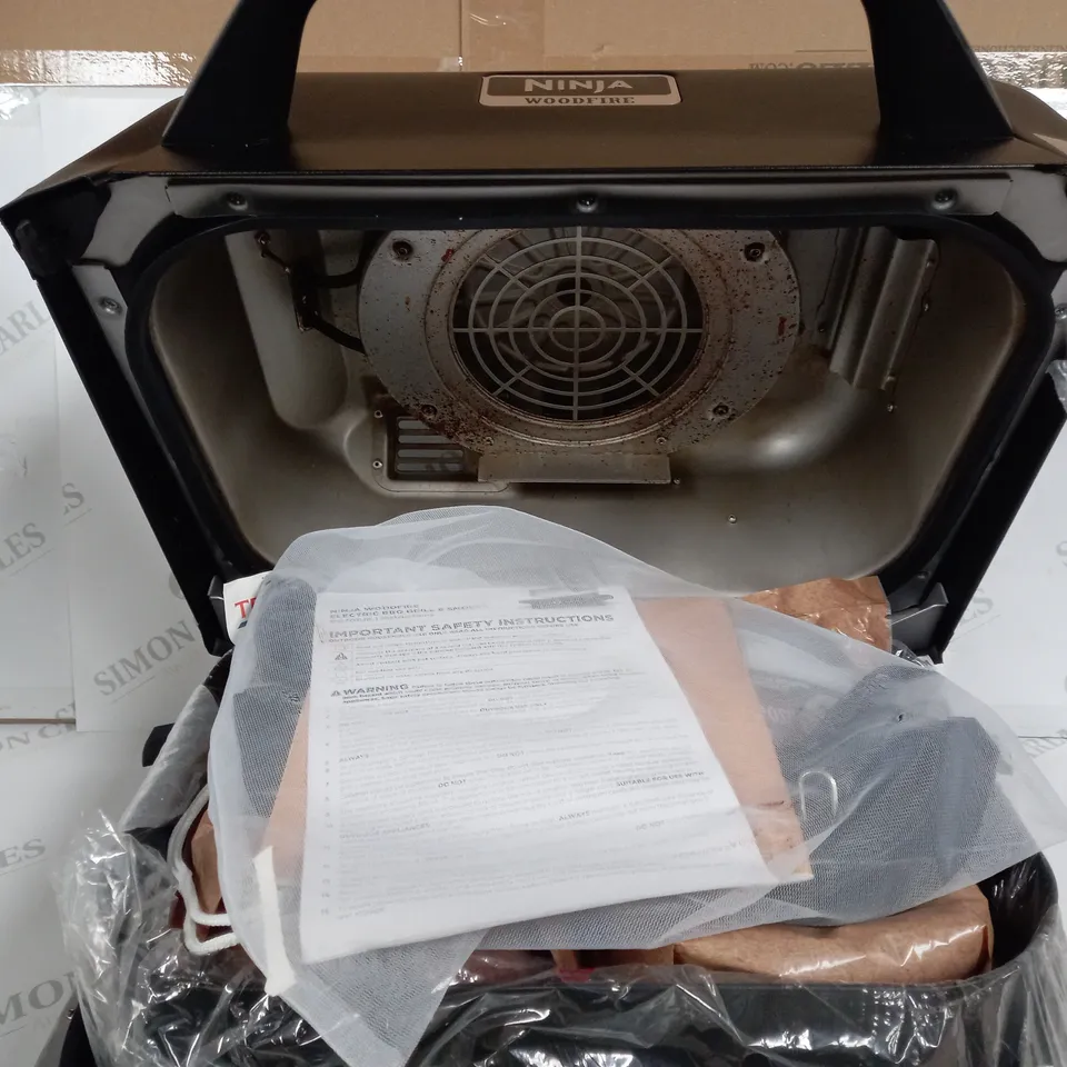 BOXED NINJA WOODFIRE ELECTRIC BBQ GRILL & SMOKER WITH AIR FRY FUNCTION OG701UKQ