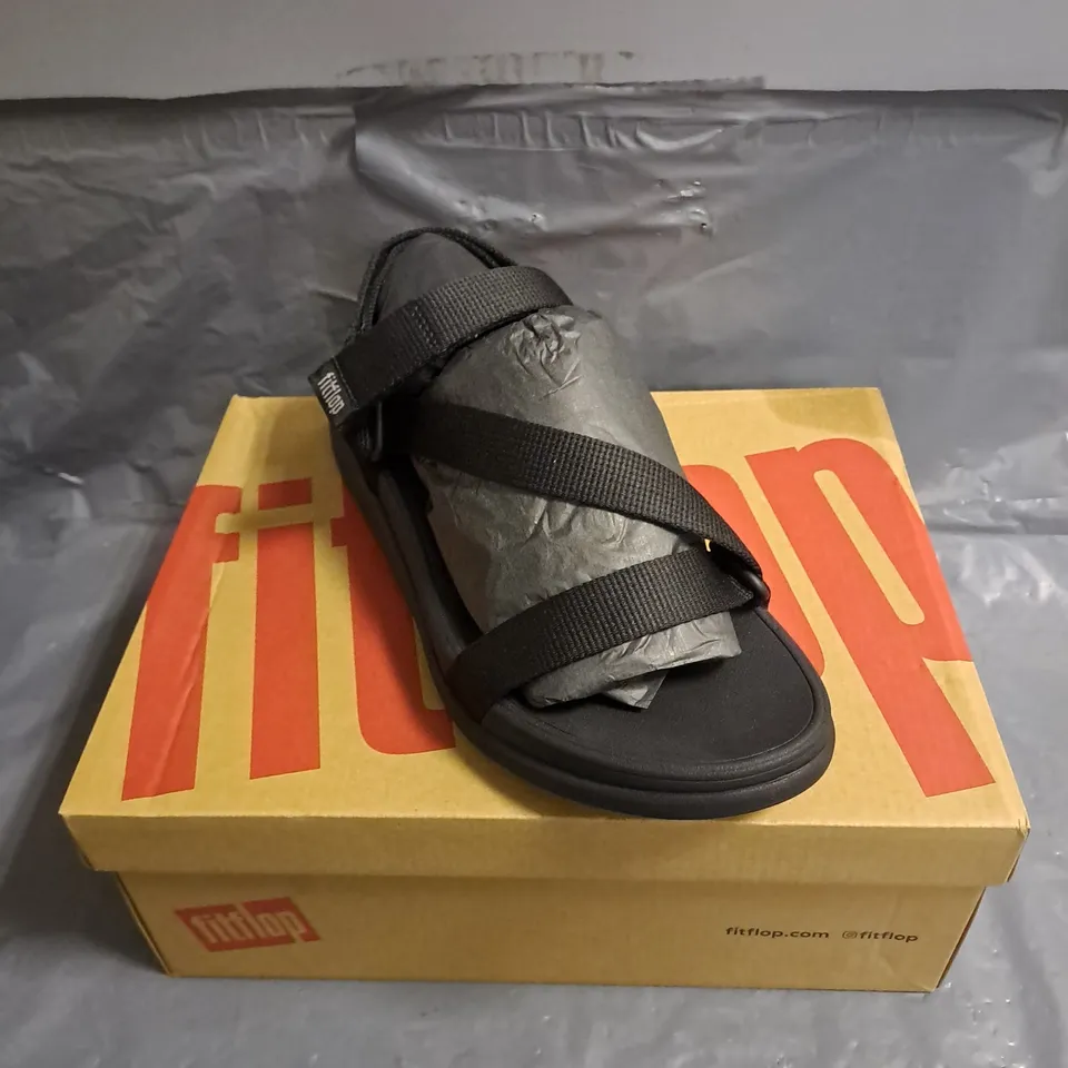 PAIR OF FITFLOP F-MODE GO ADJ WEBBING FLATFORM Z-STRAP SANDALS IN BLACK SIZE UK 7