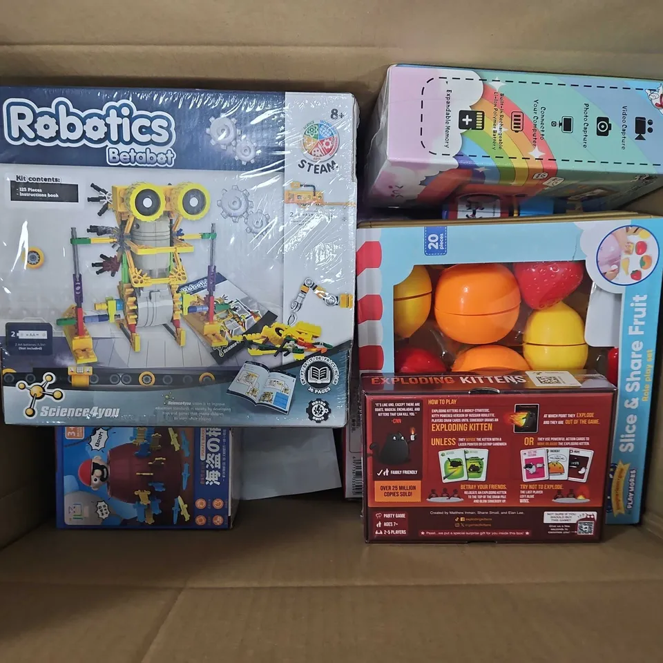 APPROXIMATELY 12 ASSORTED TOYS AND GAMES TO INCLUDE PSVITA HANDLE STAND, ROBOTICS BETABOT, DIY INSTANT CAMERA, ETC