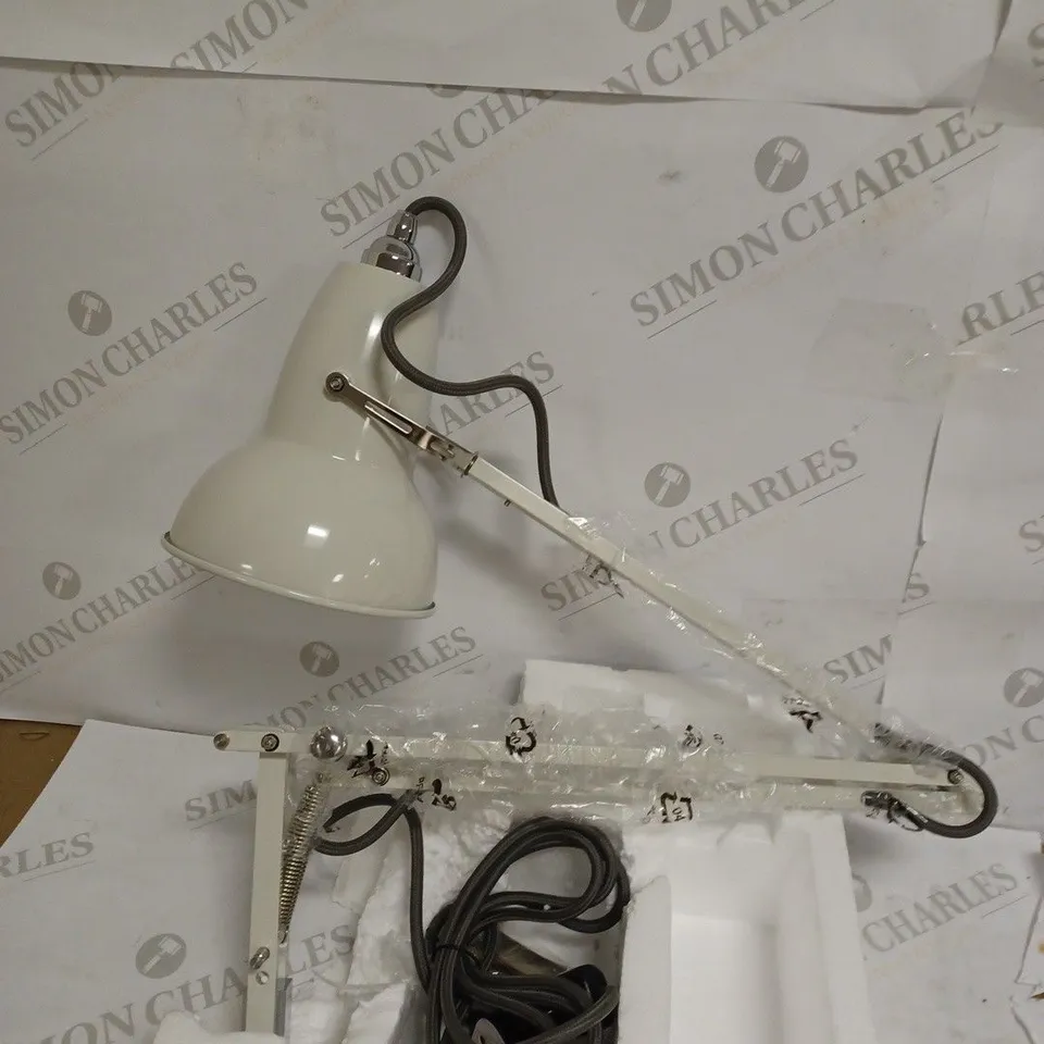 KNIGHTSBRIDGE 230V IP20 6W LED SHAVER LIGHT