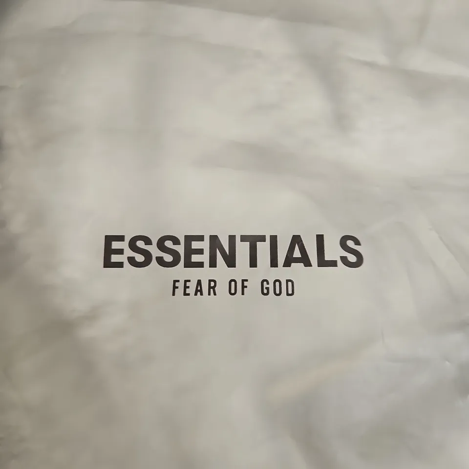 FEAR OF GOD ESSENTIALS SHORTS– LIGHT OATMEAL – SIZE S
