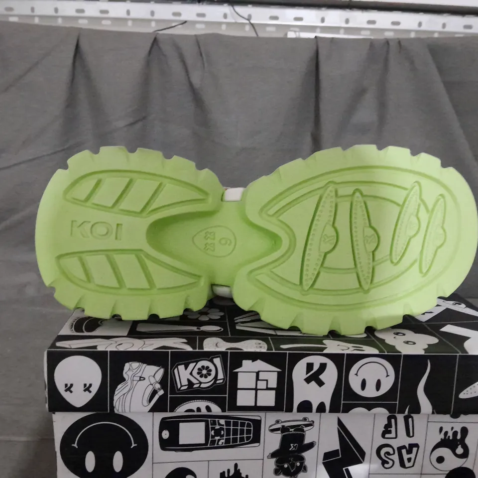 BOXED PAIR OF KOI KIWI JUICE TRAINERS IN GREEN SIZE 6 