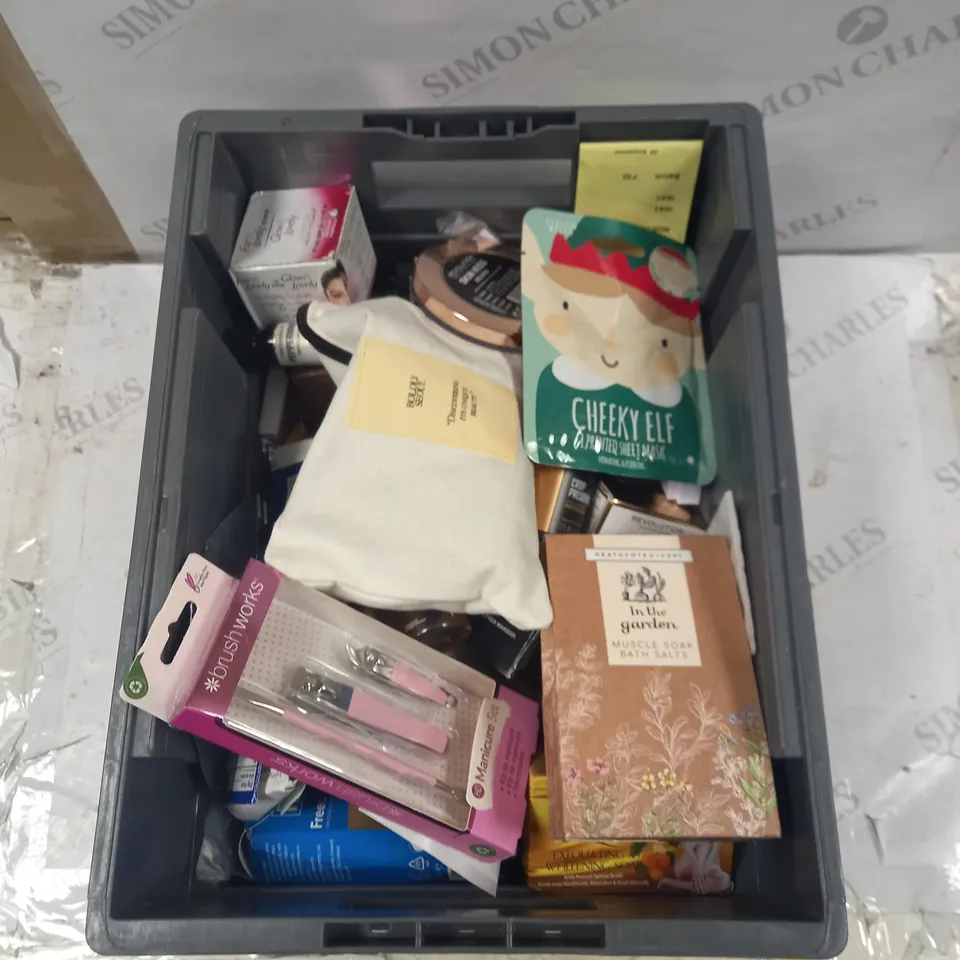 BOX TO CONTAIN 40 ASSORTED WOMEN'S BEAUTY PRODUCTS, INCLUDES SERUMS, SOAPS & SPRAYS 