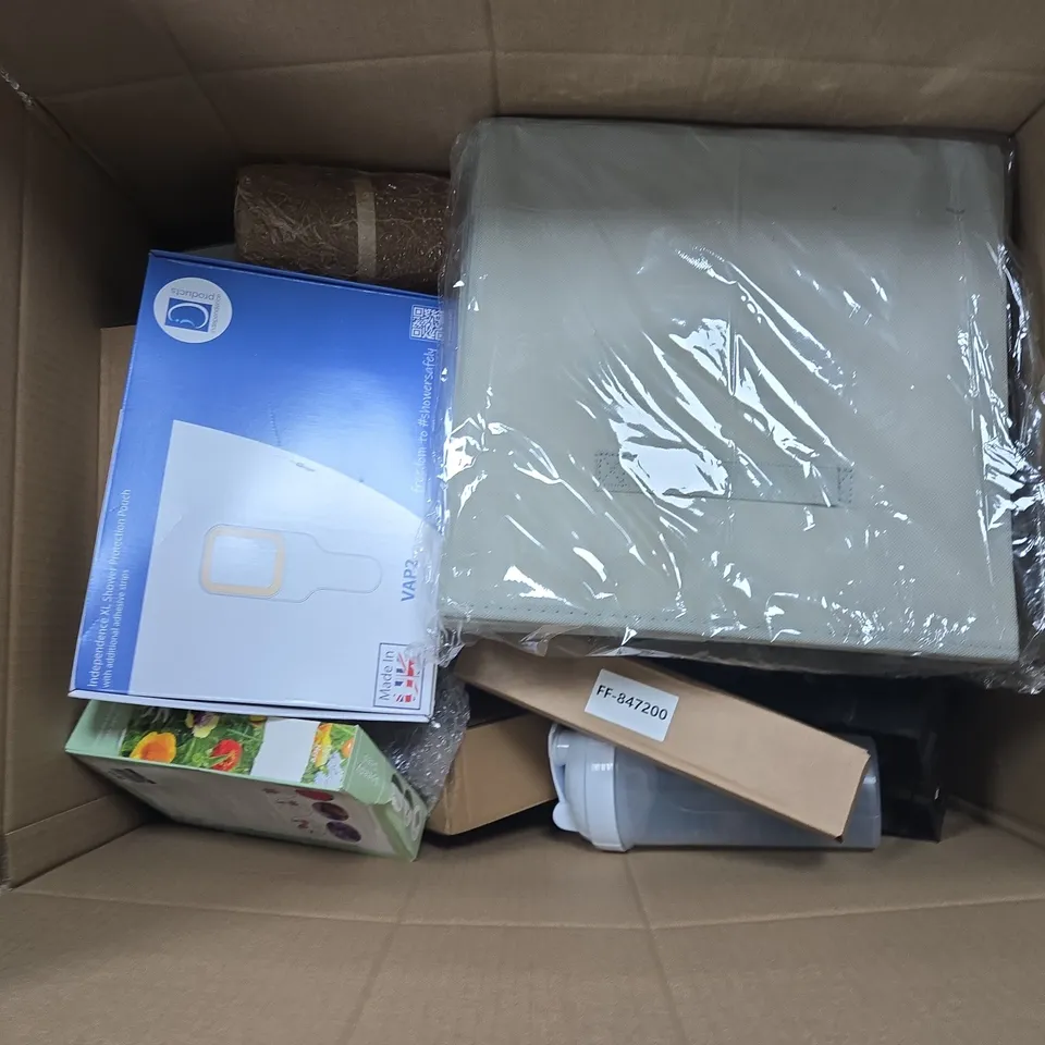 APPROXIMATELY 15 ASSORTED HOUSEHOLD PRODUCTS TO INCLUDE XL SHOWER PROTECTION POUCH, REFORMED STORAGE TANK, SHAKE N RAKE BUTTERFLY & BEE GARDEN, ETC - COLLECTION ONLY