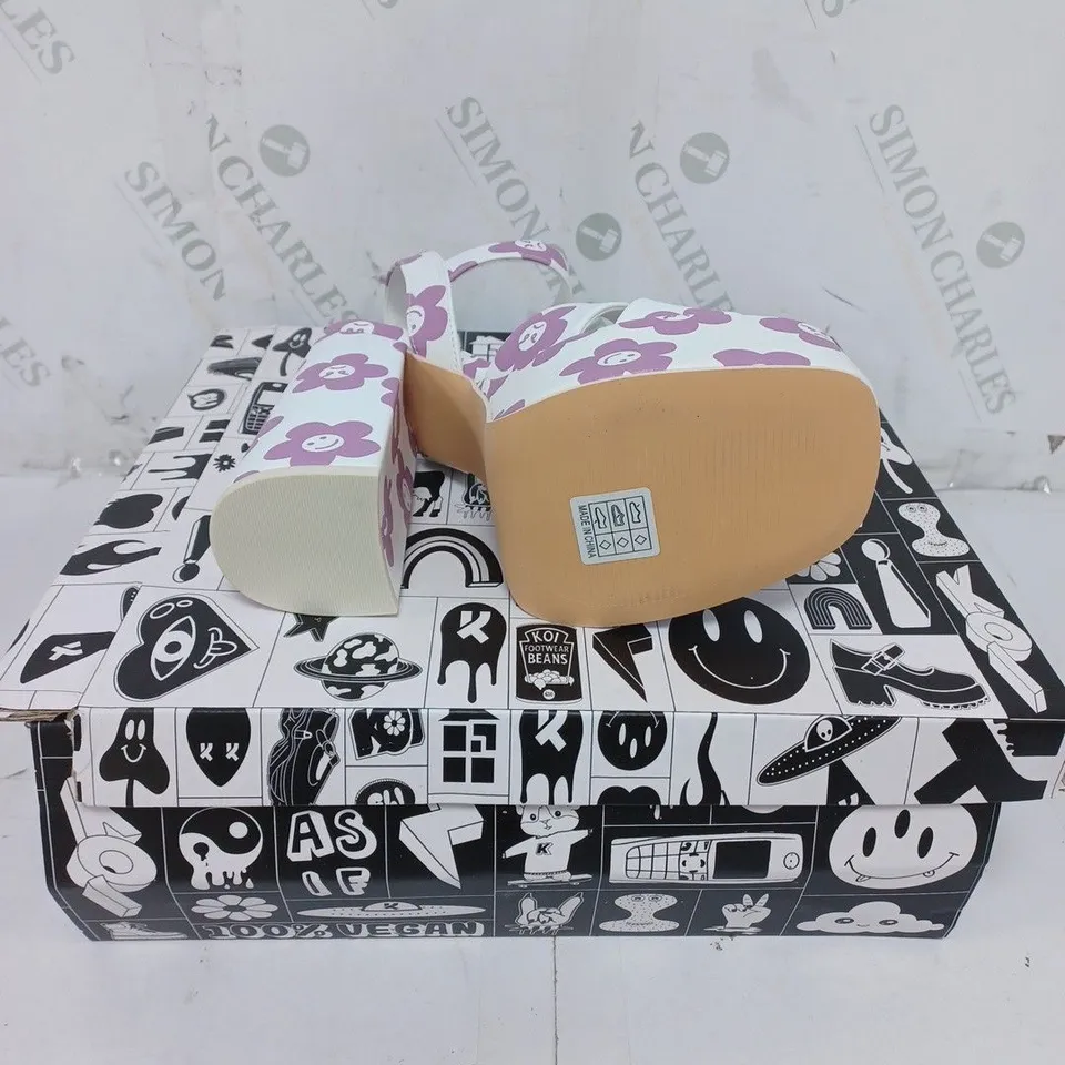 KOI FOOTWEAR LADIES WHITE WITH PURPLE FLOWERS CHUNKY HIGH HEELED SHOES SIZE 3 