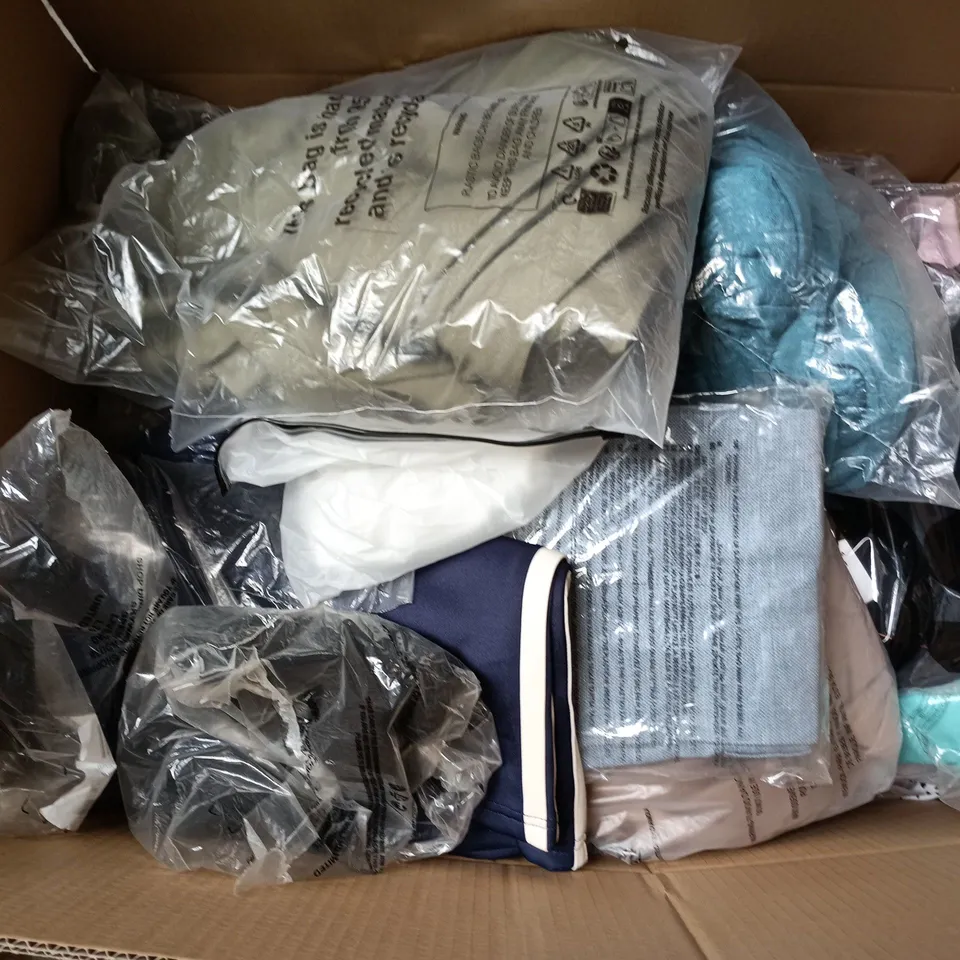 APPROXIMATELY 30 ASSORTED CLOTHING ITEMS IN VARIOUS SIZES, STYLES & COLOURS TO INCLUDE BRANDS SUCH AS BOOHOO MAN, H&M, ASOS, ETC - COLLECTION ONLY