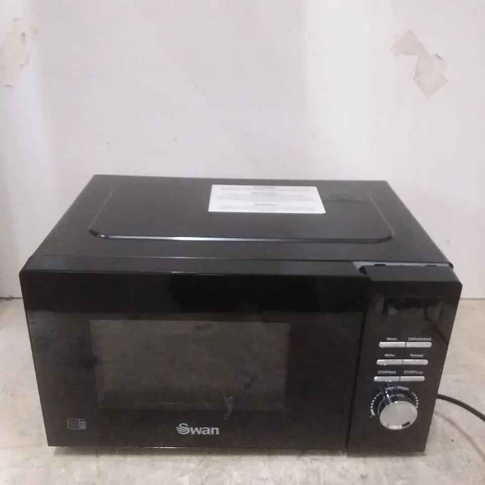 BOXED SWAN 700W MANUAL MICROWAVE - BLACK RRP £64