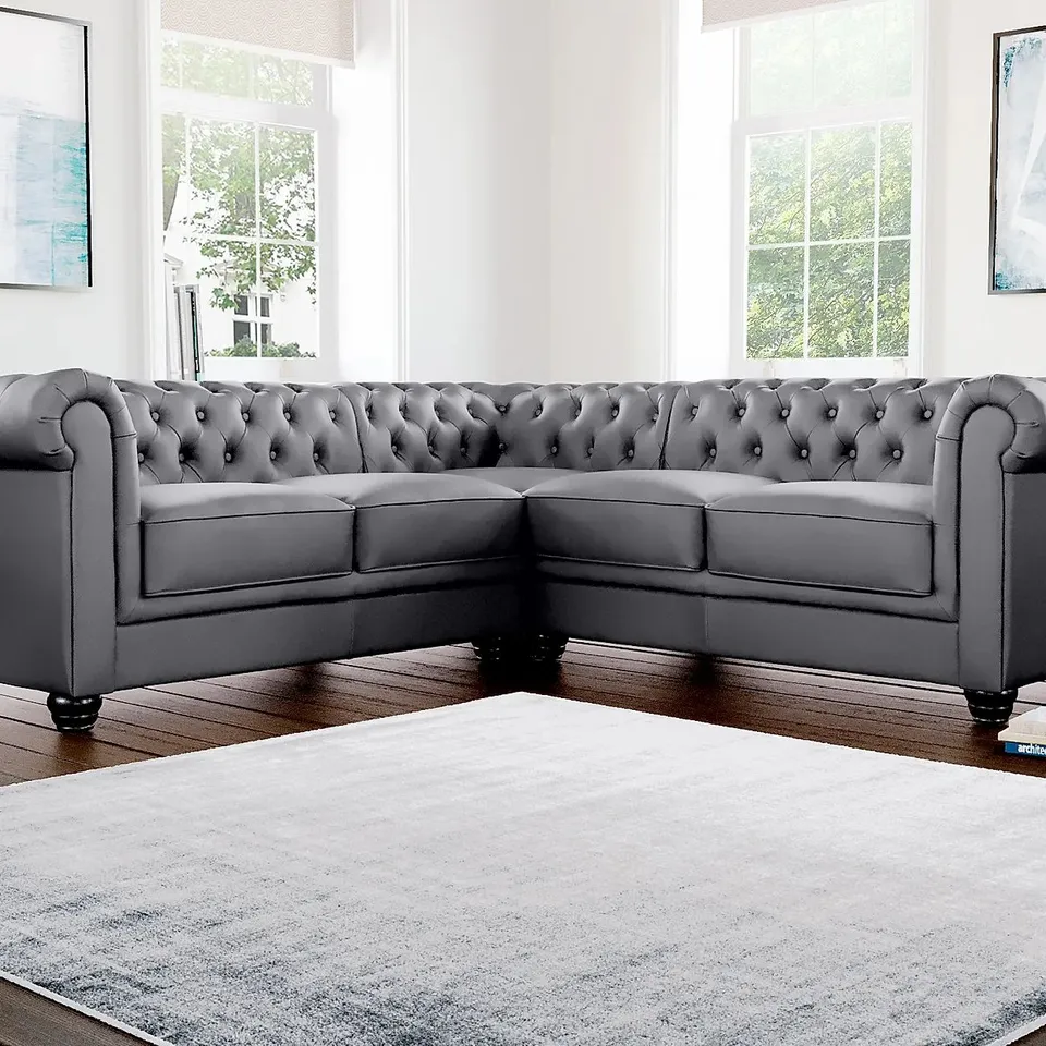 BOXED DESIGNER HAMPTON GREY FAUX LEATHER CHESTERFIELD CORNER SOFA (LEFT SEAT, BOX 1 OF 3 ONLY)