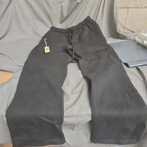 FEAR OF GOD ESSENTIALS SWEATPANTS - BLACK, SIZE M (MEN)