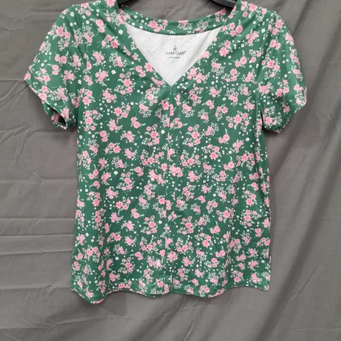 LOT OF 4 CUDDI DUDS LADIES T-SHIRTS, BLUE AND GREEN FLORAL DESIGN. VARIOUS SIZES
