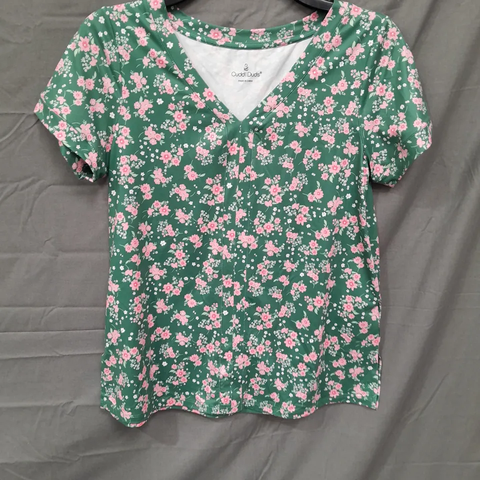 LOT OF 4 CUDDI DUDS LADIES T-SHIRTS, BLUE AND GREEN FLORAL DESIGN. VARIOUS SIZES