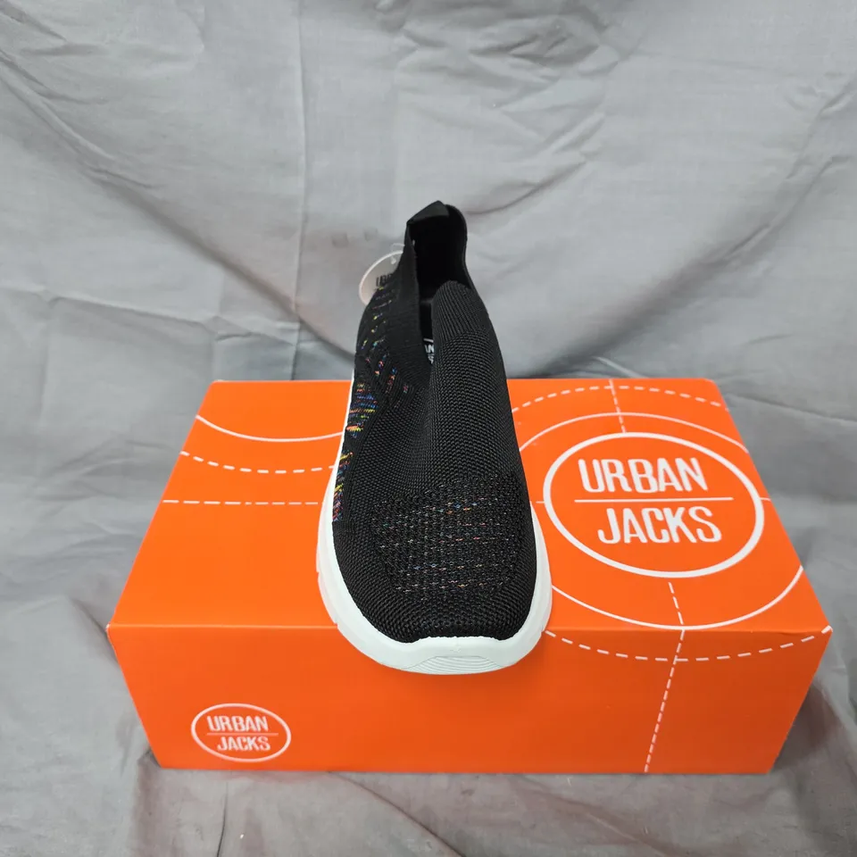 URBAN JACKS LIMONCELLO SLIP-ON SNEAKER – BLACK, UK 6