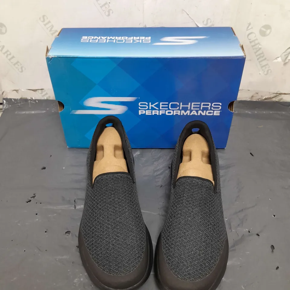 SKETCHERS MENS BLACK TRAINERS SIZE 8