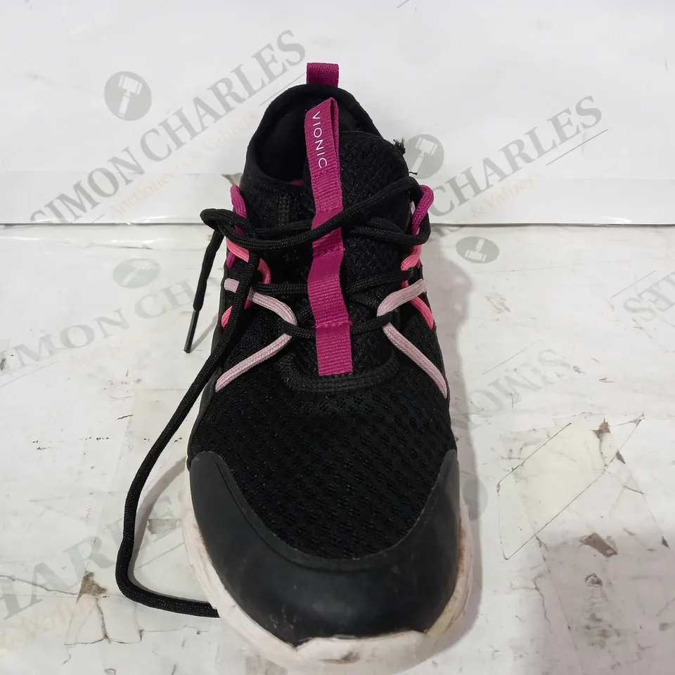 BOXED PAIR OF VIONIC TRAINERS IN BLACK UK SIZE 6