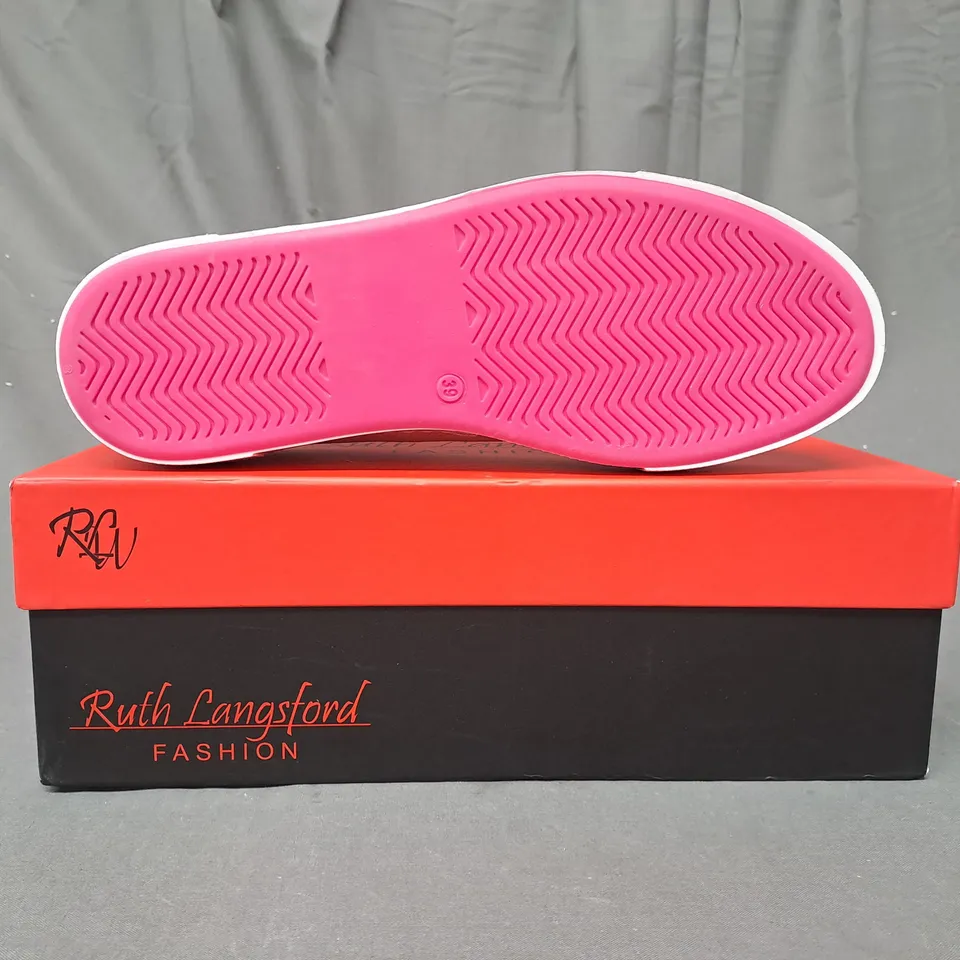BOXED PAIR OF RUTH LANGSFORD ZIP DETAIL TRAINERS IN WHITE/PINK SIZE 6