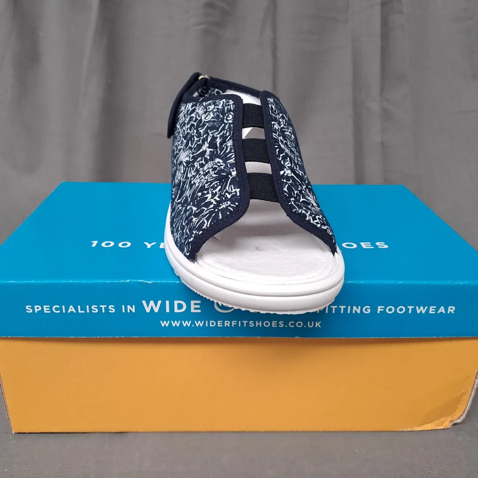 BOXED PAIR OF DB AVOCADO PEEP TOE SHOES IN NAVY UK SIZE 5