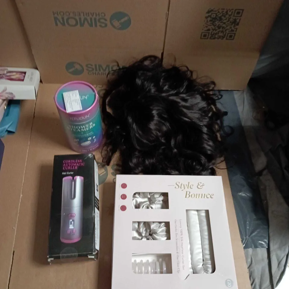 APPROXIMATELY 15 ASSORTED HEALTH & BEAUTY PRODUCTS TO INCLUDE HEATLESS CURLER SET, WIGS, CORDLESS AUTO CURLER & SHOWER STEAMERS 