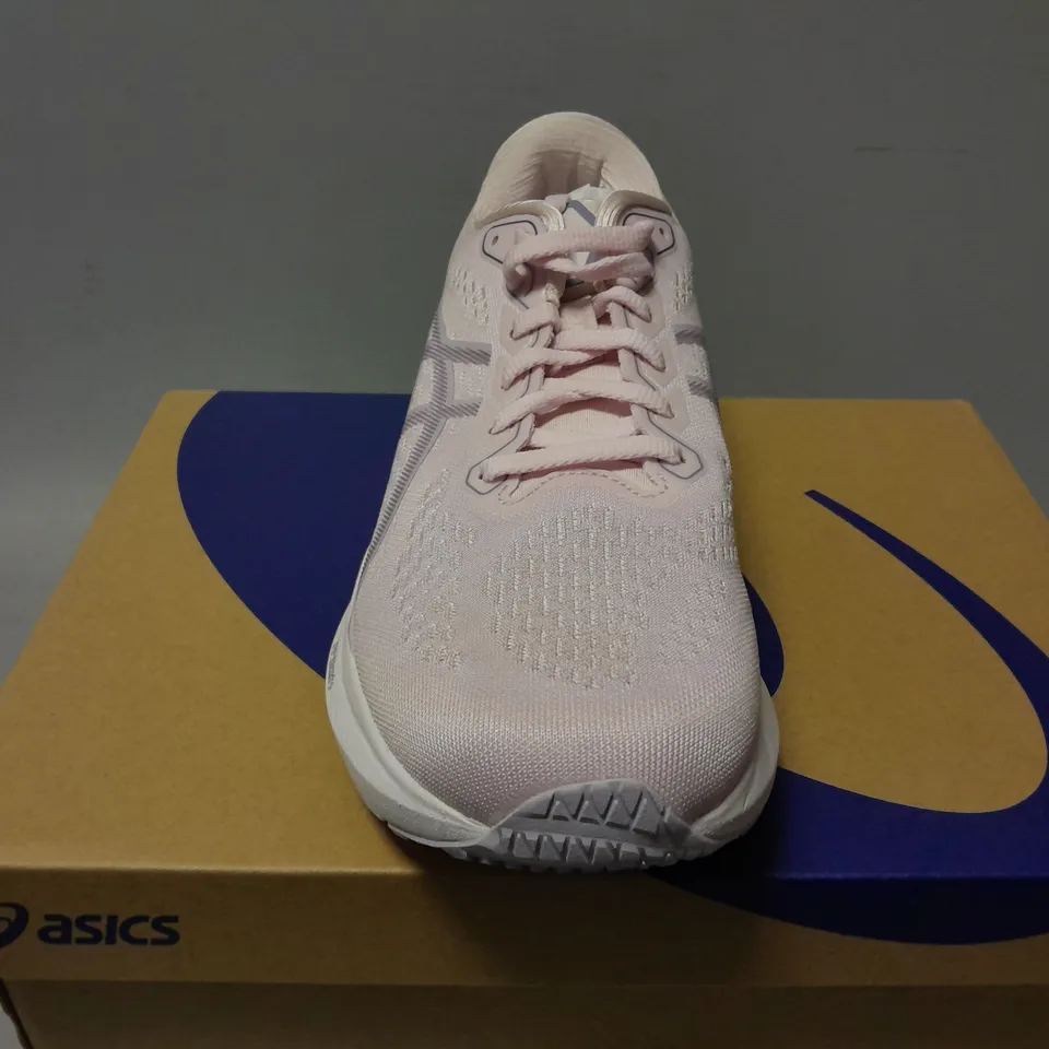 BOXED PAIR OF ASICS WOMENSD GEL-KAYANO TRAINERS IN PINK - UK 6.5