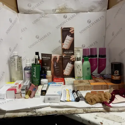 BOX OF ASSORTED COSMETICS TO INCLUDE GRUUM, PRIMARK, DR SQUATCH