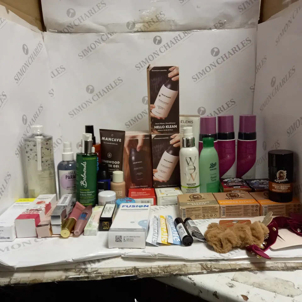 BOX OF ASSORTED COSMETICS TO INCLUDE GRUUM, PRIMARK, DR SQUATCH 